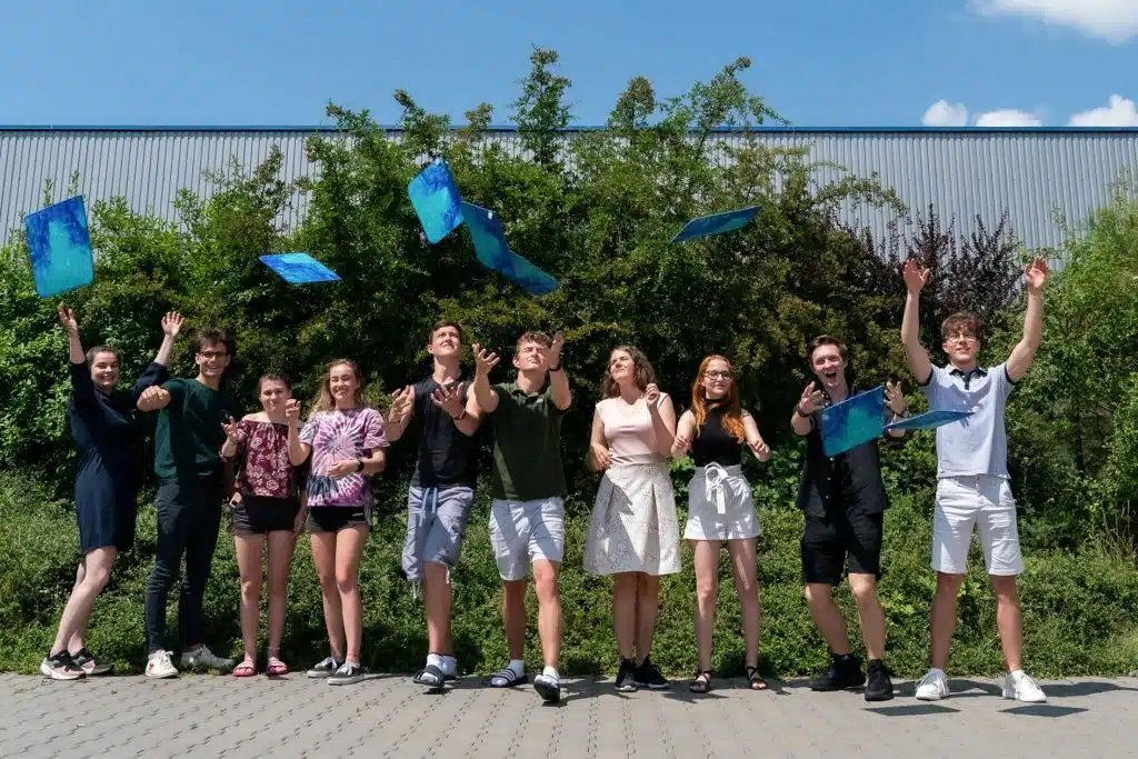 Absolventi programu Samsung Tvoje šance FutureSkills s deskami A4 FOREWEAR