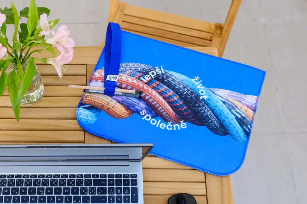 Pouzdra na notebooky a jmenovky na zavazadla pro UNIQA
